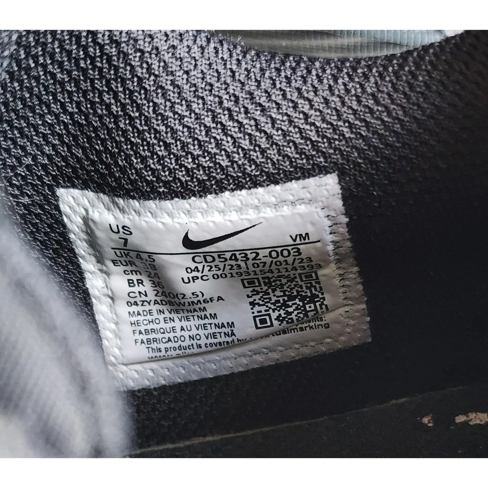 Nike Air Max Excee Black White Athletic Sneakers Womens 7 CD5432-003